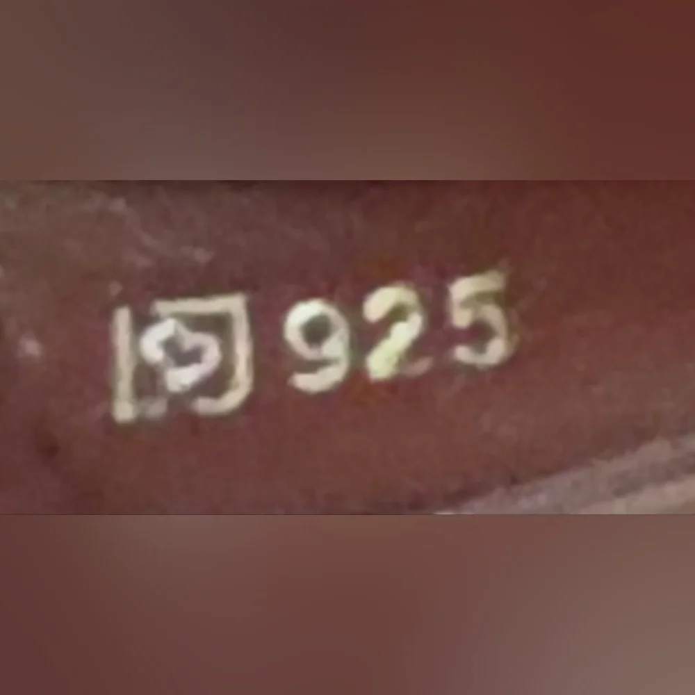 STERLING 925 AND ONYX LADIES RING 7 Grams Size 11
